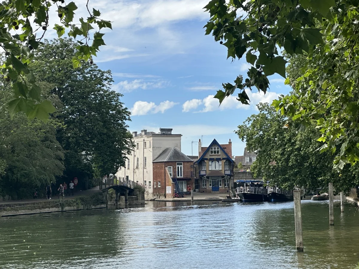 Wide shot of The Head of the River pub at Folly Bridge, with terrace over the Thames